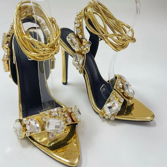 High heels - Picture 3 of 4